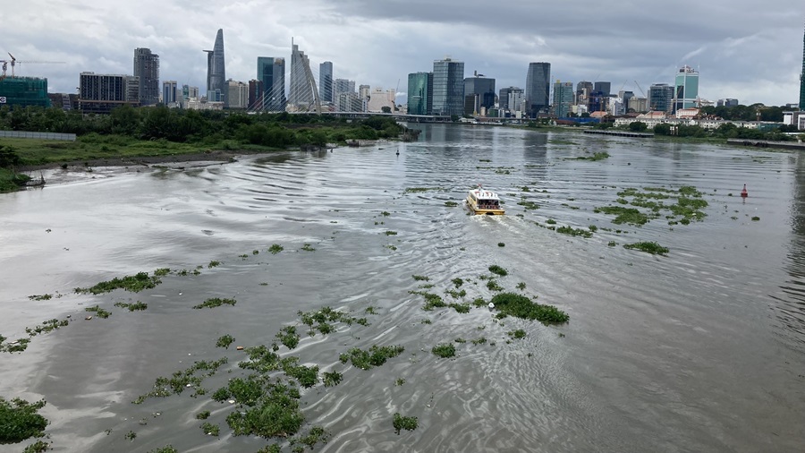 Vervuilde rivier de Saigon